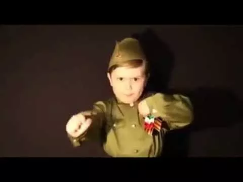 МАЛЬЧИК СПЕЛ ВСТАВАЙ СТРАНА ОГРОМНАЯ, ЧТО ВСЯ СТРАНА ВСТАЛА!!!