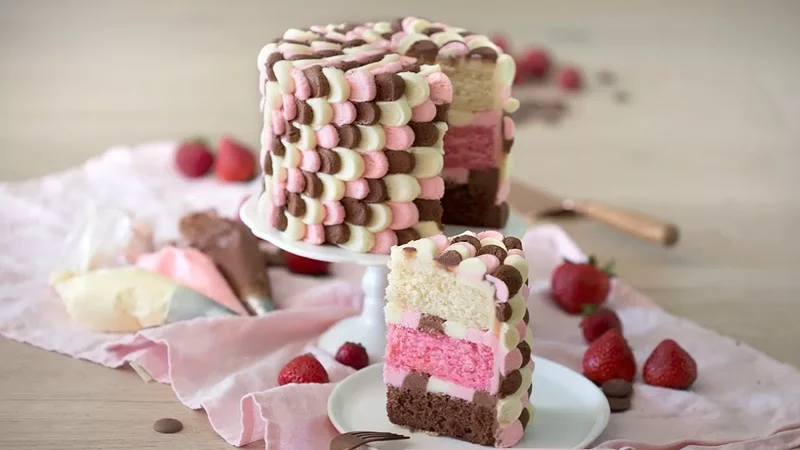 How to Make a Neapolitan Cake