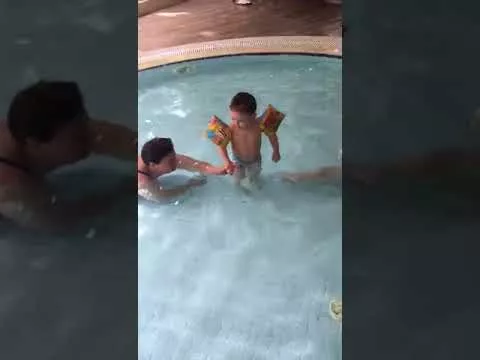 Игры в бассейне
