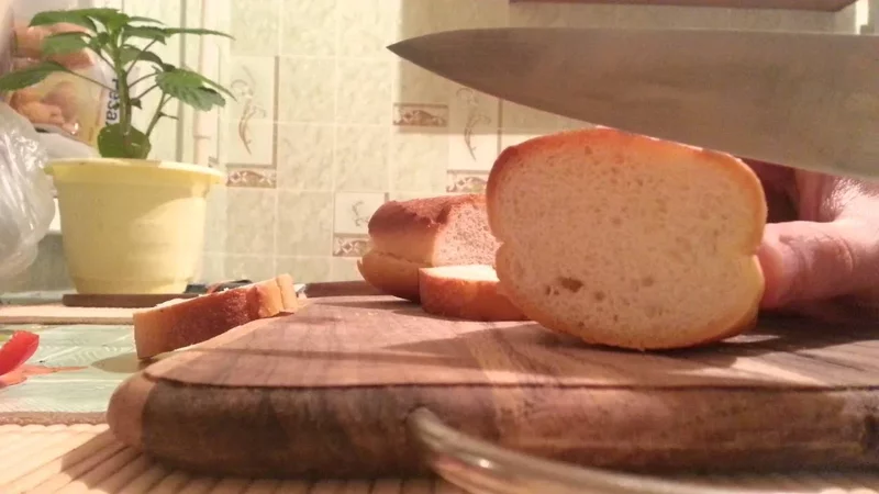 Kanetsugu Pro-M vs свежий багет