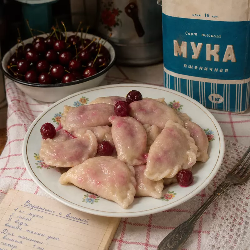 Поспели вишни в саду у дяди Вани. Про вареники