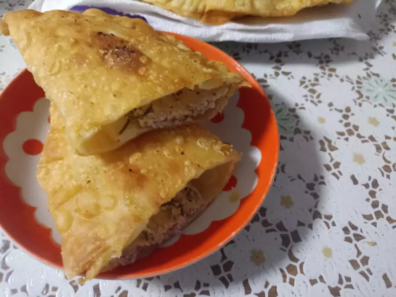 Чебуреки (заварное тесто в хлебопечке)
