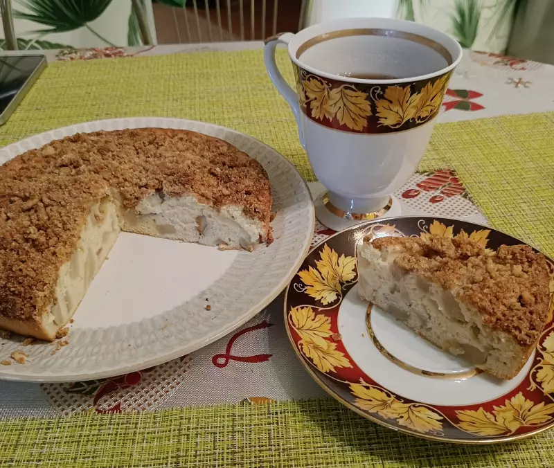 Нежный пирог с грушами и миндалём