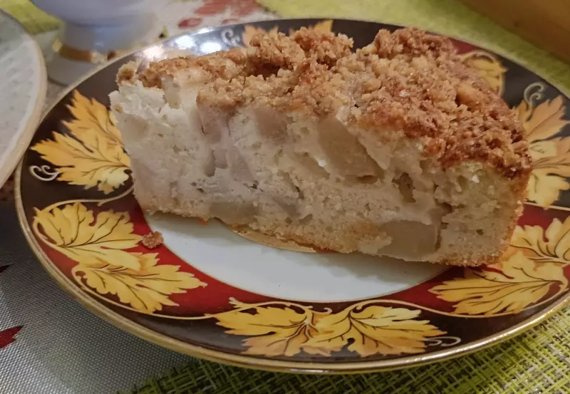 Нежный пирог с грушами и миндалём