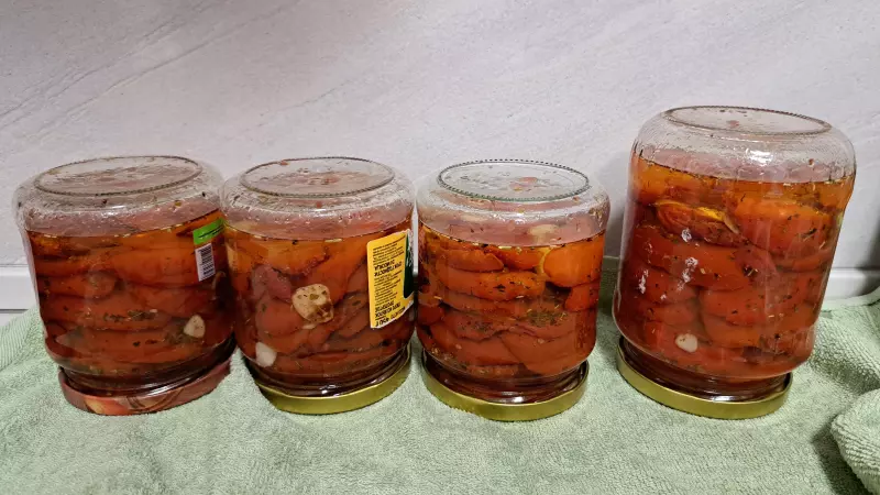 Вяленые помидоры в духовке в ароматном масле (приготовление и консервирование)
