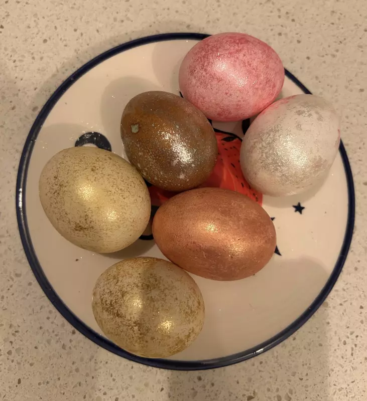 Окрашивание и украшение пасхальных яиц