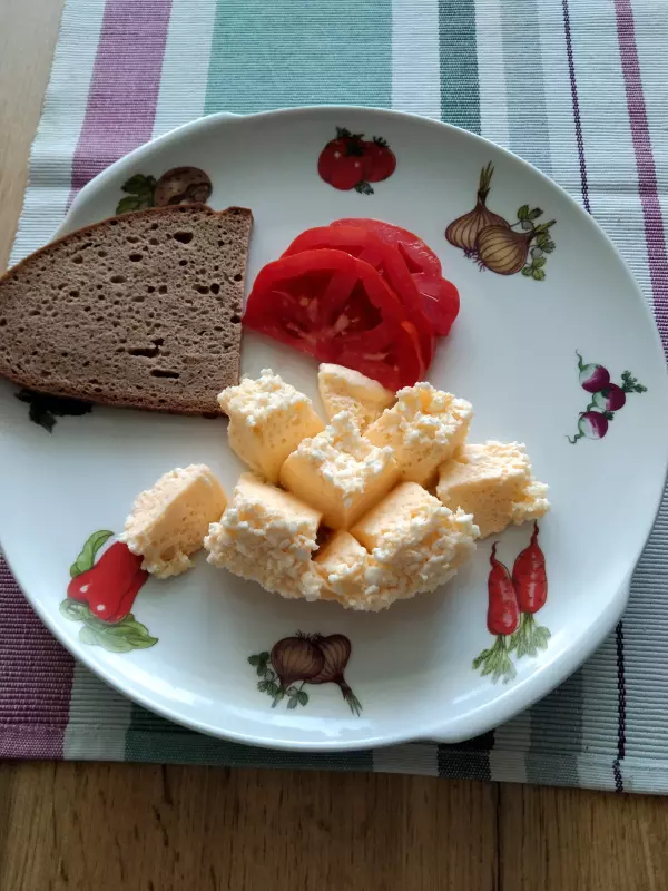 Нежнейшая яичница с творогом