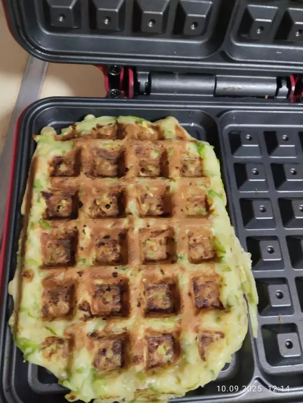 Кабачковые вафли в вафельнице GF-020 Waffle Pro