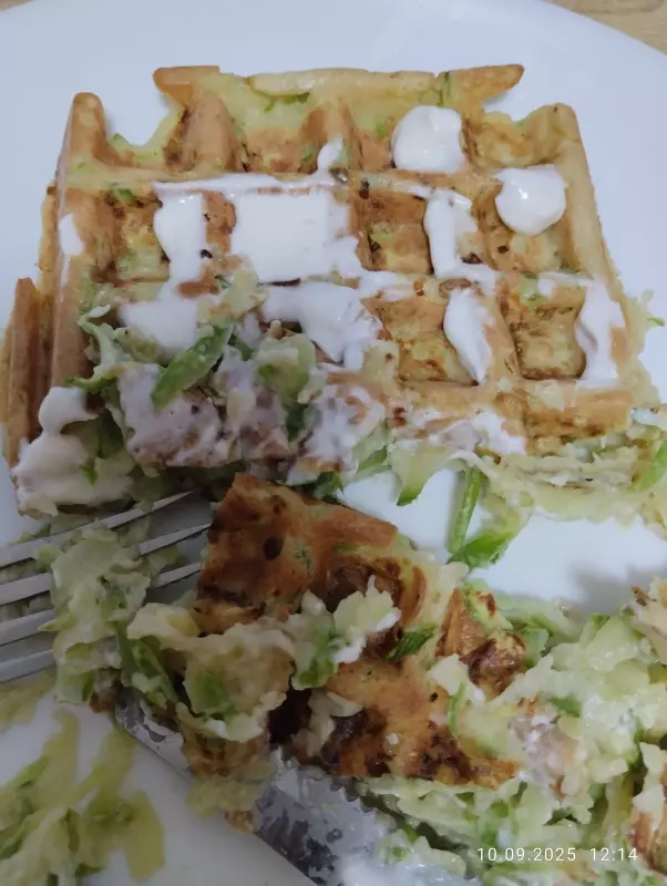 Кабачковые вафли в вафельнице GF-020 Waffle Pro