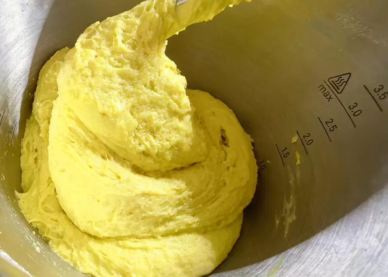 Пасхальный кулич с куркумой