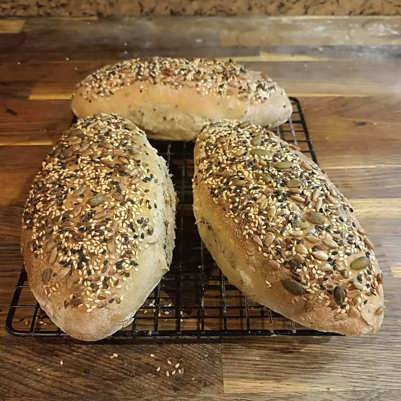 Мультизерновой испанский хлеб с семечками