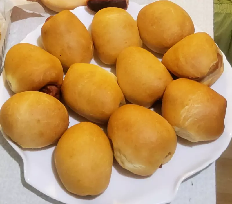 Пирожки с капустой, мясом и со сливовым вареньем