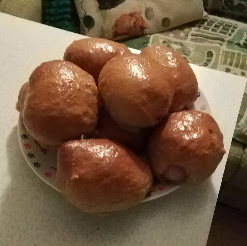 Пирожки с капустой, мясом и со сливовым вареньем