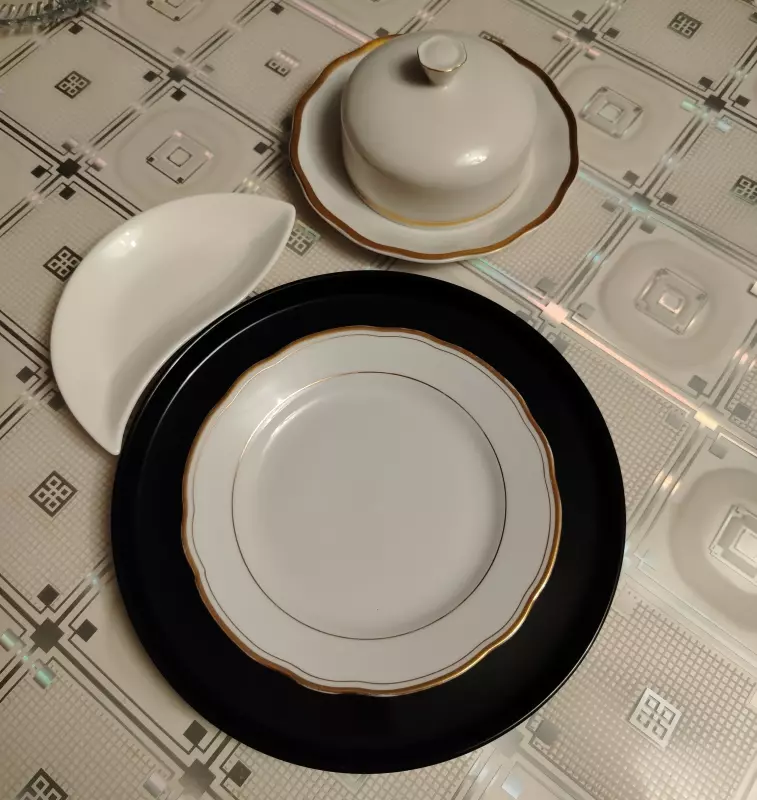 Посуда для поесть (тарелки, чашки и вообще сервизы)