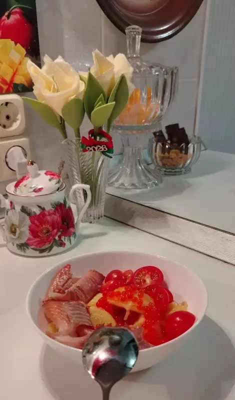 Картофель отварной, с копченой рыбой