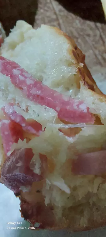 Булочки с беконом, зелёным луком и сыром моцарелла