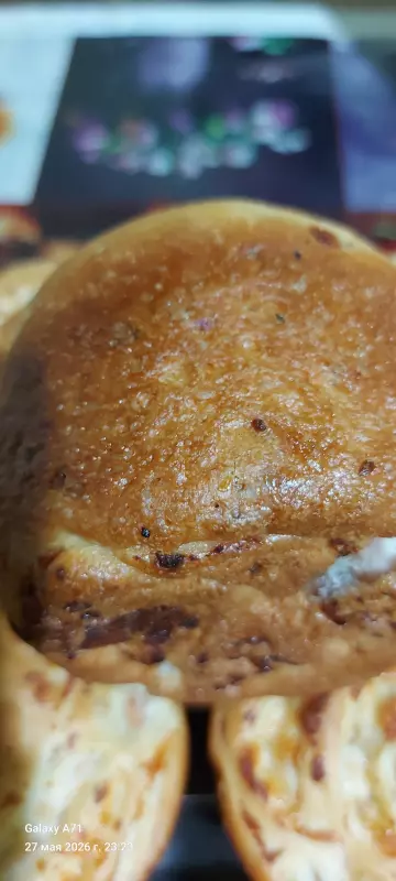 Булочки с беконом, зелёным луком и сыром моцарелла