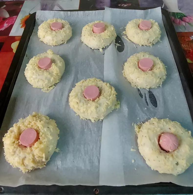 Булочки с сосиской и сыром