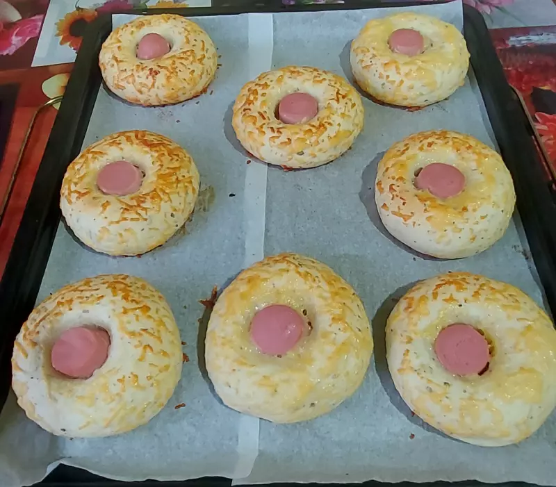 Булочки с сосиской и сыром