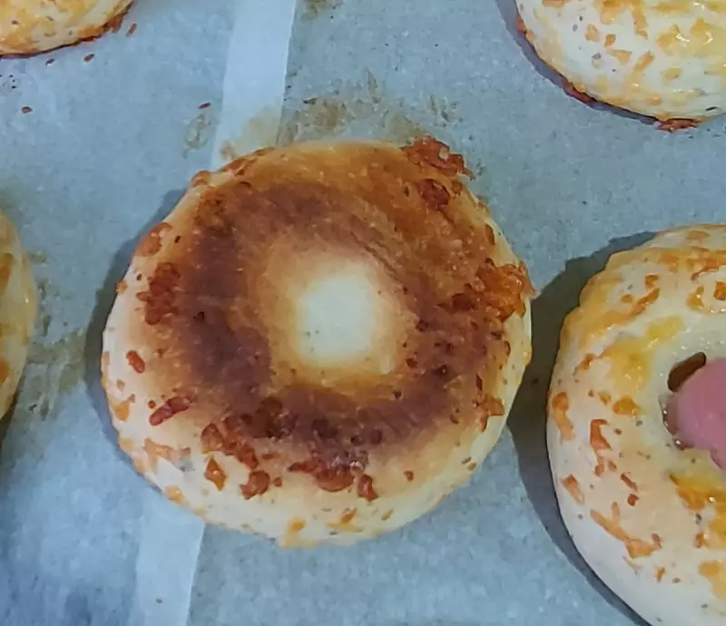 Булочки с сосиской и сыром