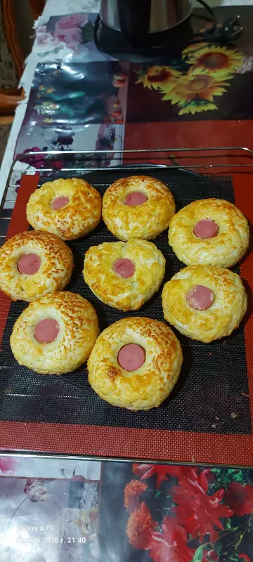 Булочки с сосиской и сыром