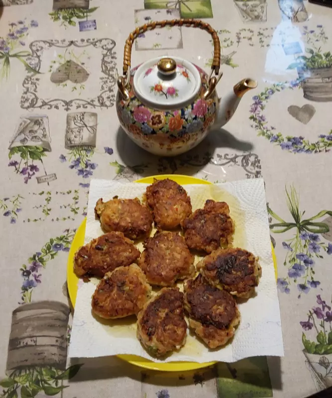 Оладьи с начинкой или ленивые "пирожки" с капустой и яйцами