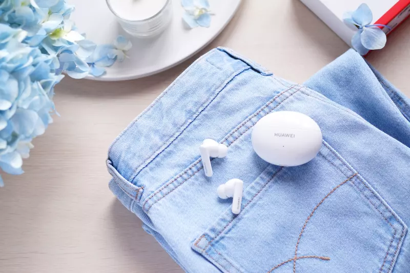HUAWEI FreeBuds 5i: звук без компромиссов в стильном и качественном исполнении