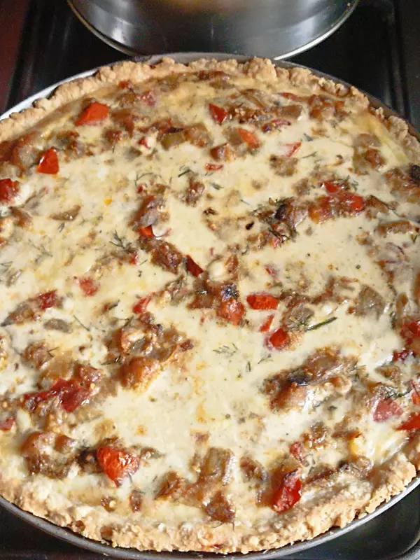 Тарт с баклажанами и помидорами