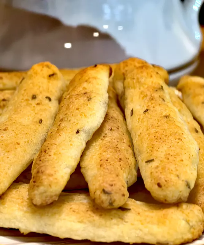 Соленые творожные палочки
