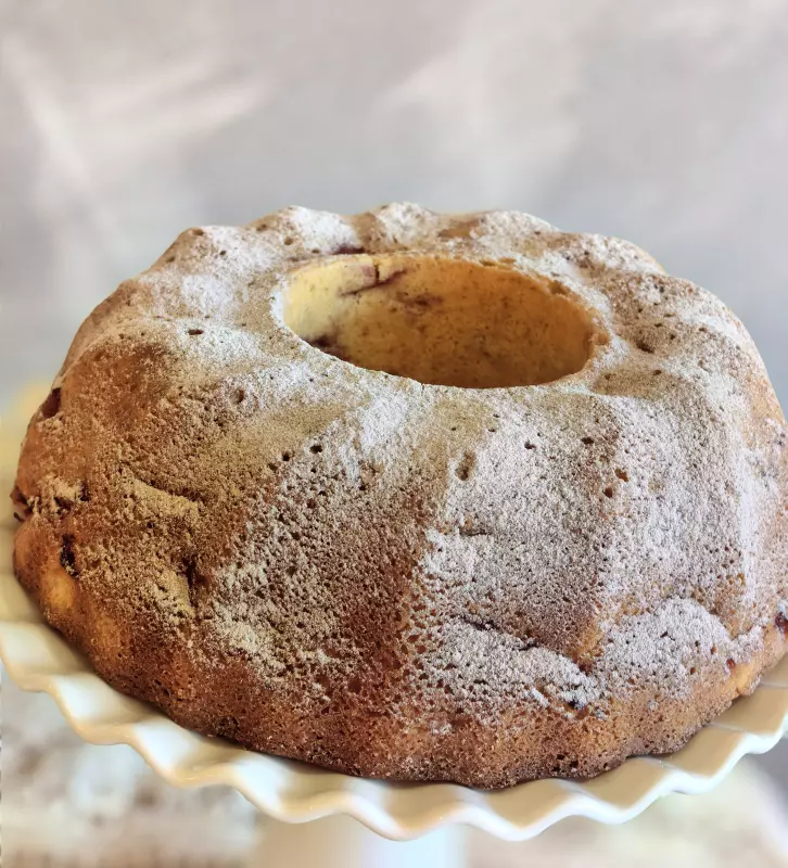 Мягкий бисквит с клубникой и греческим йогуртом