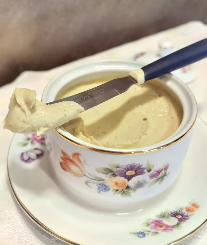 Десертный плавленый сыр с ореховой пастой