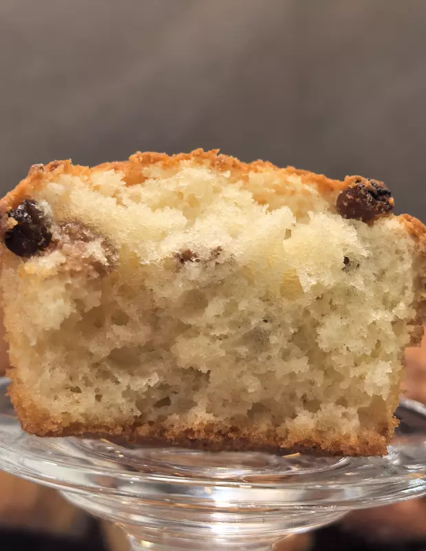 Быстрые творожные кексы с изюмом