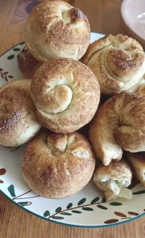 Слоистые "сахарные улитки" из теста на кефире