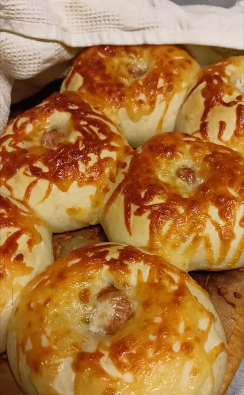 Булочки с сосиской и сыром
