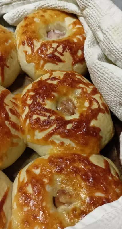 Булочки с сосиской и сыром