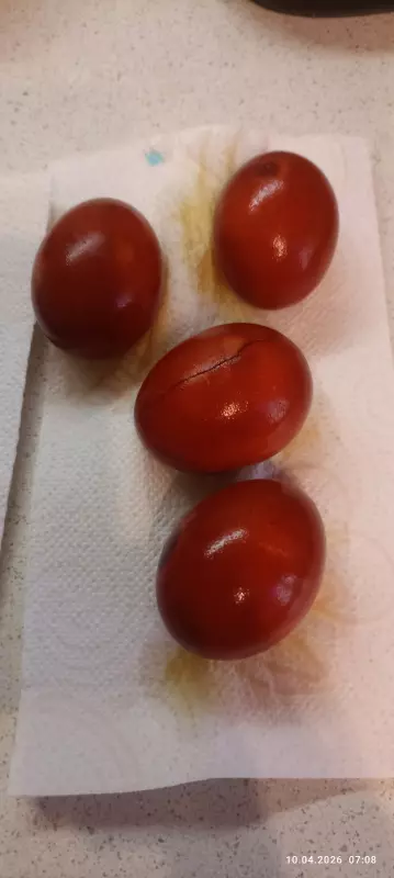 Какими подручными средствами покрасить яйца?