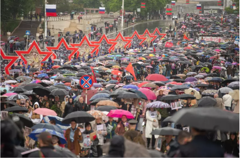 Поклонимся великим тем годам....