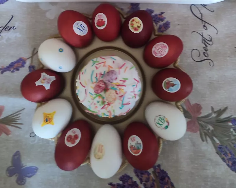 Окрашивание и украшение пасхальных яиц