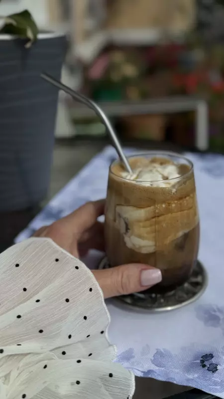 Колд брю с соленой карамелью и сливками