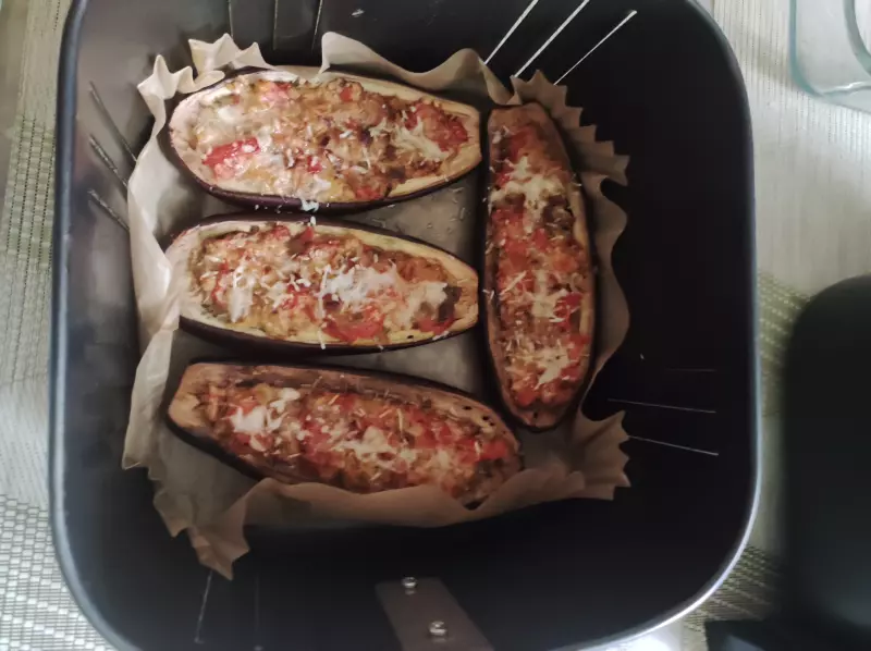 Баклажаны с брынзой и зеленью в микроволновке (+видео)