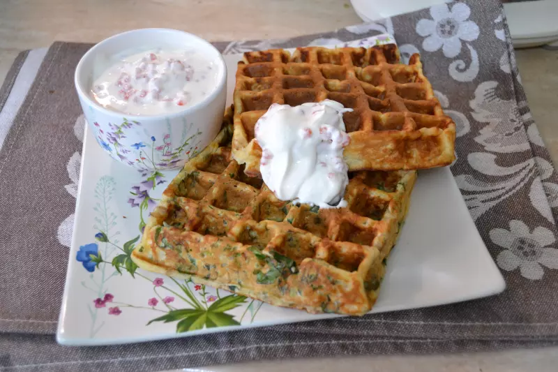 Вот блин румяный, а вот оладьи и вафли))