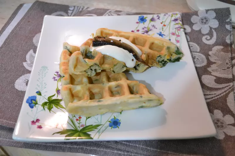 Вот блин румяный, а вот оладьи и вафли))