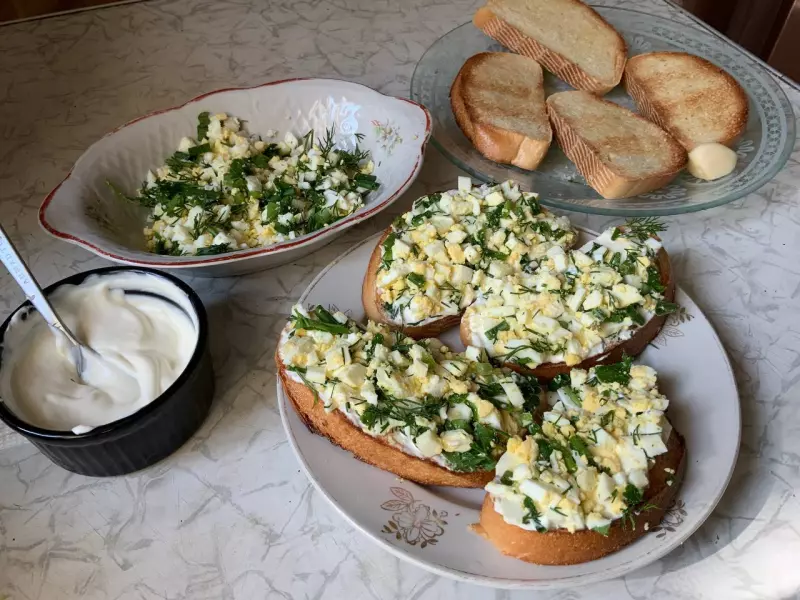 Гренка: делимся - кто чем вкусным её намазывает?