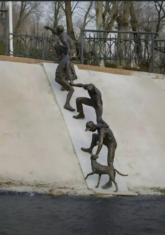 Человек собаке друг!!!