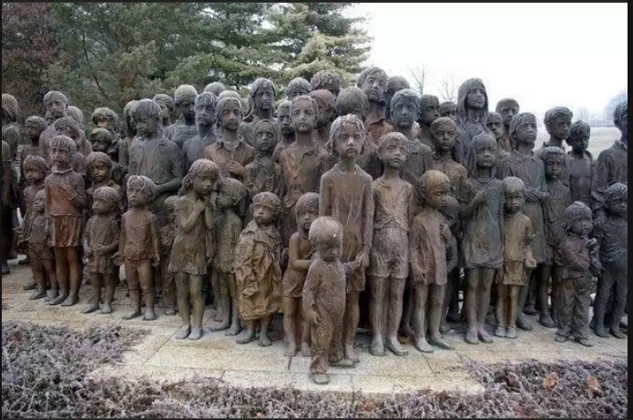 Поклонимся великим тем годам....