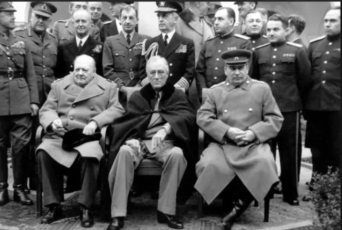 Поклонимся великим тем годам....