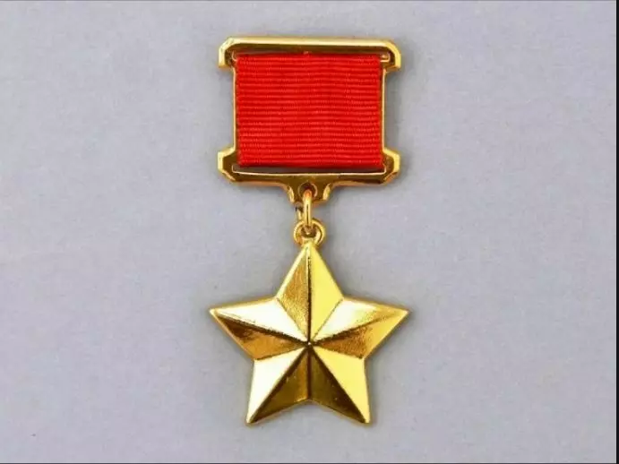Поклонимся великим тем годам....