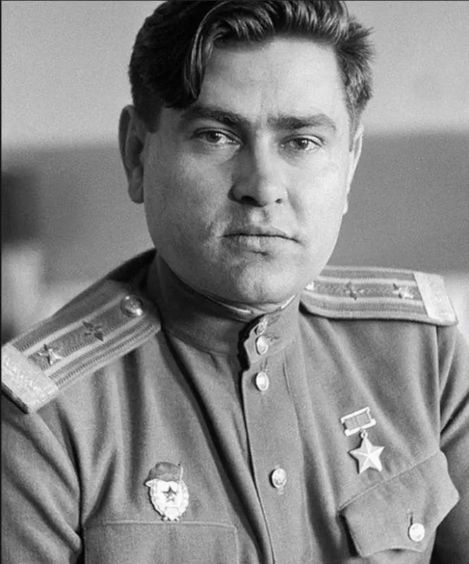 Поклонимся великим тем годам....