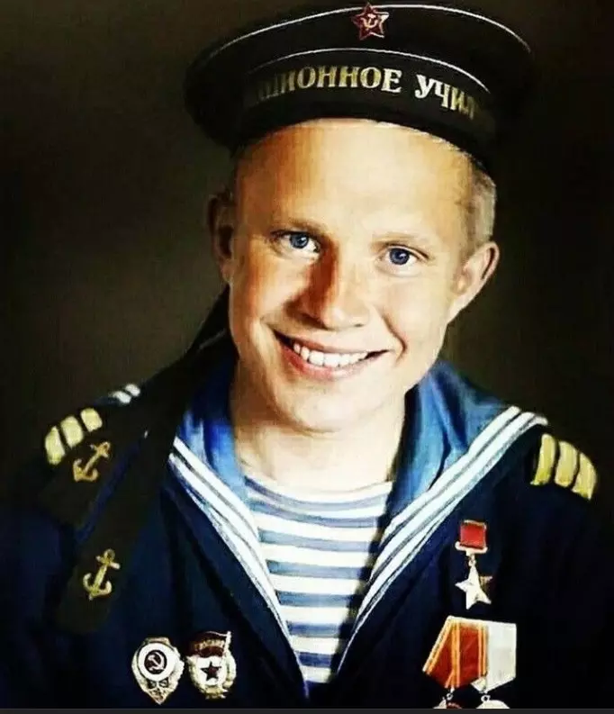 Поклонимся великим тем годам....