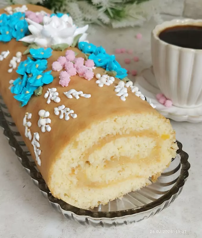 Рулет бисквитный с лимонным курдом